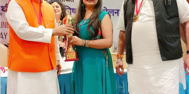 जळगावच्या नयन आंबोडकर सीताज्योतिष भास्कर ॲवार्डने सन्मानीत