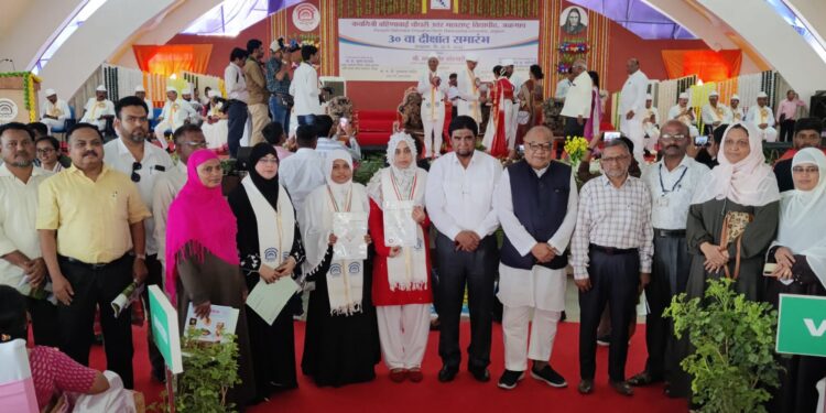 ईकरा थिम कालेज ला दोन स्वर्ण पदक