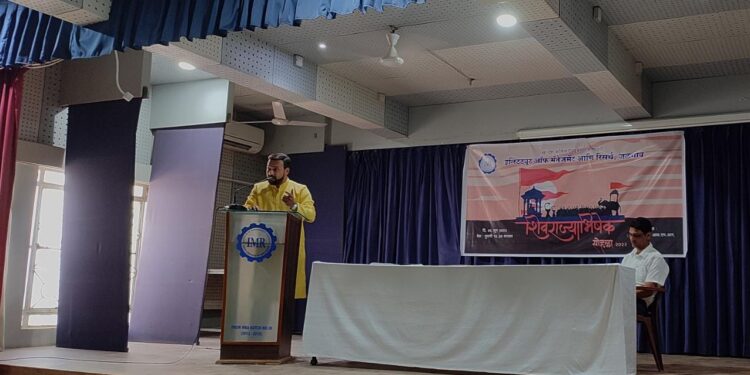 के सी ई चे आय एम आर मध्ये शिवराज्याभिषेक दिनानिमित्त व्याख्यान