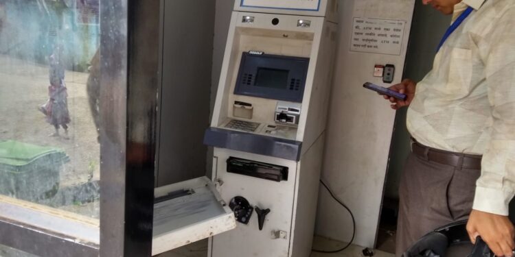 एसबीआय बँकेचे एटीएम फोडुन लुटण्याचा प्रयत्न ; एकाला अटक