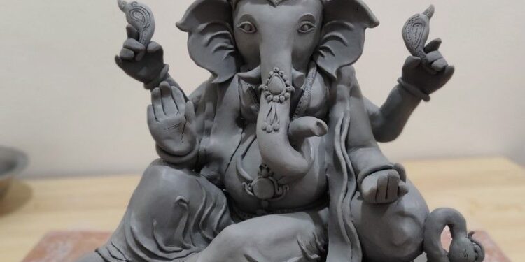 वारके विद्यालयात गणेशमूर्ती बनवण्याची कार्यशाळा