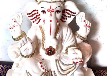 पर्यावरण पुरक तुरटीपासुन तयार आणि पाण्यात विरघळणारी गणेशमूर्तीची प्रदर्शनी