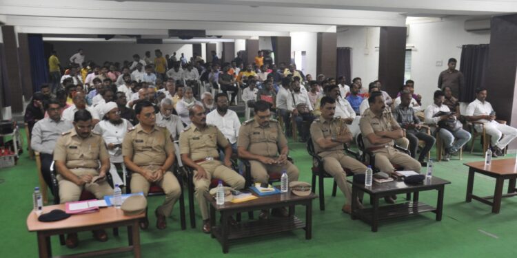 जिल्हा पोलिस दलाच्या वतीने गणेशोत्सवानिमित्त गणेश मंडळ व शांतता समिती बैठक संपन्न