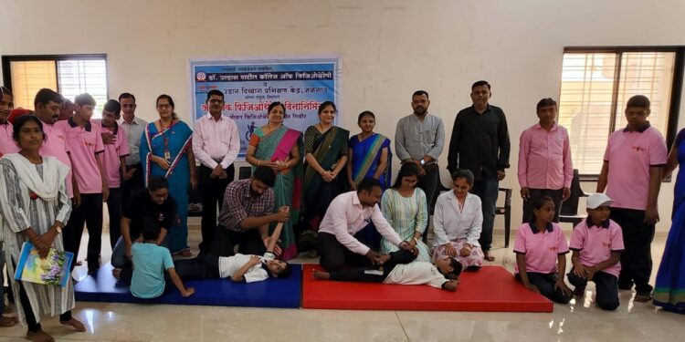 उडाण फाऊंडेशनतर्फे फिजिओथेरपी दिनानिमित्त १५० नागरिकांची मोफत तपासणी