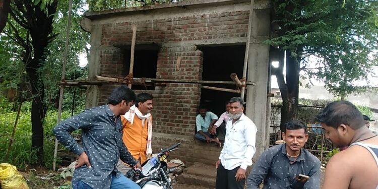 डोंगर कठोरा ग्रामपंचायतचा भोंगळ कारभार ; गावातील अपंग बांधवाना कोणतीच मदत नाही