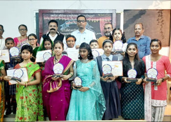 केसीईच्या वर्धापनदिनानिमित्त झांबरे विद्यालयात नाट्यछटा स्पर्धा संपन्न