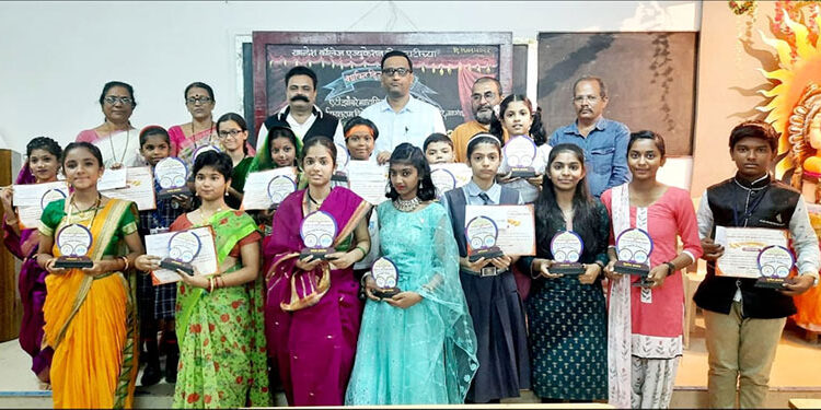 केसीईच्या वर्धापनदिनानिमित्त झांबरे विद्यालयात नाट्यछटा स्पर्धा संपन्न