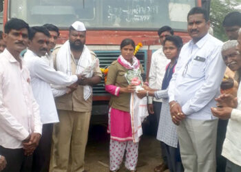 जनसंवाद यात्रेच्या माध्यमातून दहा वर्षांनी कोऱ्हाळा गावात बस फेरी सुरू