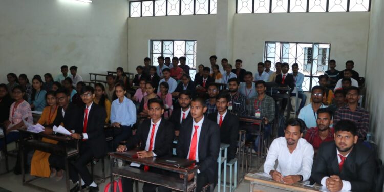 मु.जे महाविद्यालयातील वाणिज्य व व्यवस्थापन विद्याशाखेतर्फे जॉब प्लेसमेंटचे आयोजन