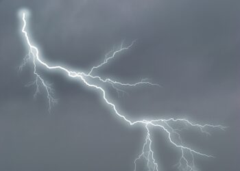 अंगावर वीज पडून बाप लोकाचा दुर्दैवी मृत्यू, चाळीसगाव तालुक्यातील न्हावे येथील घटना