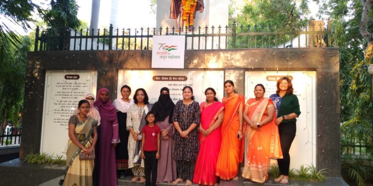 जायंटस ग्रुप ऑफ तेजस्विनी व नारीशक्ती बहुउद्देशीय संस्था तर्फे राष्ट्रपिता महात्मा गांधी व लालबहादूर शास्त्री यांची जयंती साजरी