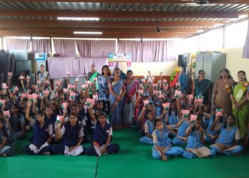 नारीशक्ती बहुउद्देशीय संस्था तर्फे मुलींना सॅनिटरी पॅड नॅपकिन चे वाटप व मार्गदर्शन