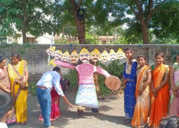 नोबल इंटरनेशनल स्कूल मध्ये नवरात्रि निमित्त कन्या पूजन चे आयोजन व रावण दहणाचा कार्यक्रम