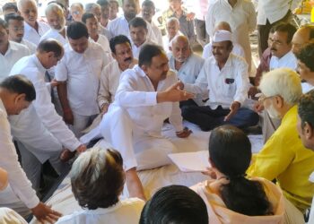 बकालेच्या अटकेसाठी व बडतर्फी करिता शासनाकडे पाठपुरावा करणार – जयंतराव पाटील