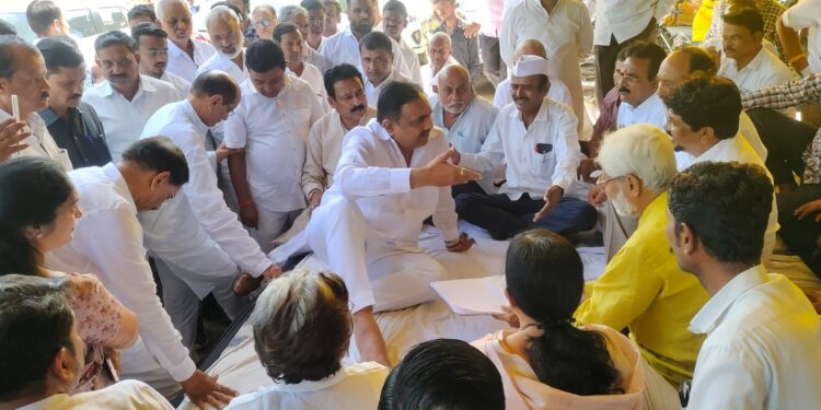 बकालेच्या अटकेसाठी व बडतर्फी करिता शासनाकडे पाठपुरावा करणार – जयंतराव पाटील