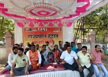 शिवसेना जळगाव महानगर तर्फे राज्यपालांच्या विरोधात स्वाक्षरी मोहीम