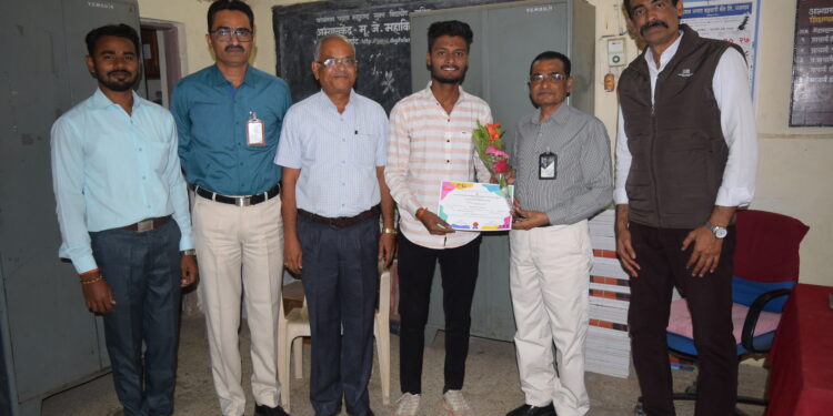 मूळजी जेठा महाविद्यालयाच्या विद्यार्थ्याचे मुक्त विद्यापीठाच्या केंद्रीय क्रीडा महोत्सवात यश