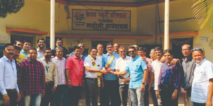 उद्योजक सुनिल जैन व शिरीष शिसोदिया यांच्या वाढदिवस मातोश्री वुध्दाश्रमात साजरा