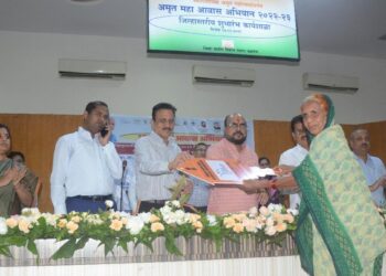 बेघरांच्या स्वप्नातील “अमृत महाआवास योजना 100% यशस्वी करा – पालकमंत्री गुलाबराव पाटील