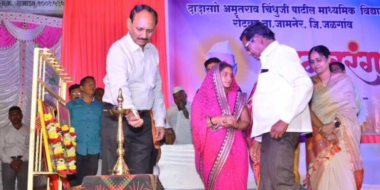 नेरी केंद्र शिक्षण प्रसारक अमृतराव चिंधुजी पाटील माध्यमिक विद्यालयात स्नेहसंमेलन