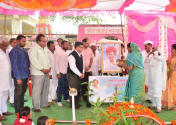 वृक्षदिंडीद्वारे अनुभवला वाकोदकरांनी भूमिपुत्राचा जन्मसोहळा