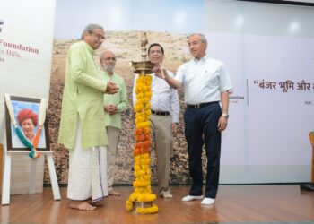 प्रयोगशिलतेतून शेतकऱ्यांचा शाश्वत विकास – दिलीप जोशी