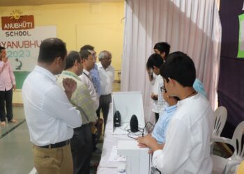 विद्यार्थ्यांनी जिज्ञासा वाढवली तर विज्ञान समजेल!