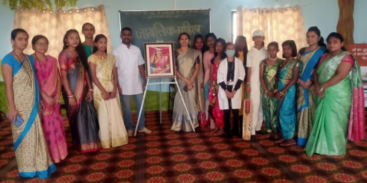 श्री.संत ज्ञानेश्वर विद्यालयात महिला दिनानिमित्त विद्यार्थिनींचा उत्साह