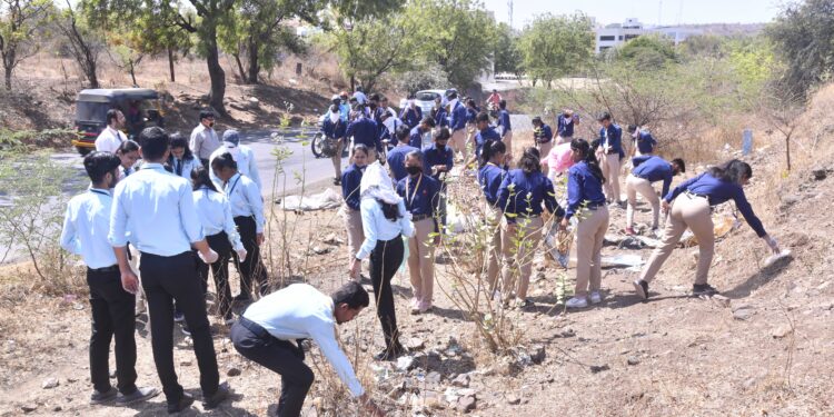 ८ टन कचरा संकलित – जकात नाक्याचा श्वास मोकळा