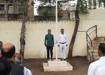 इकरा एच जे थीम कॉलेज येथे महाराष्ट्र दिन साजरा