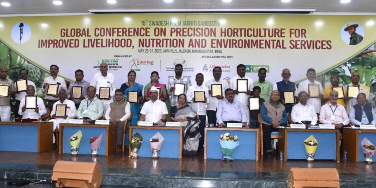 अमित उद्यान रत्न पुरस्काराने शेतकऱ्यांचा गौरव