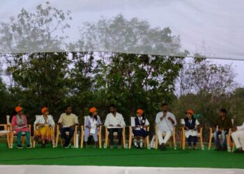 शेतीचे बाळकडू विद्यार्थ्यांना शिक्षणासह द्या