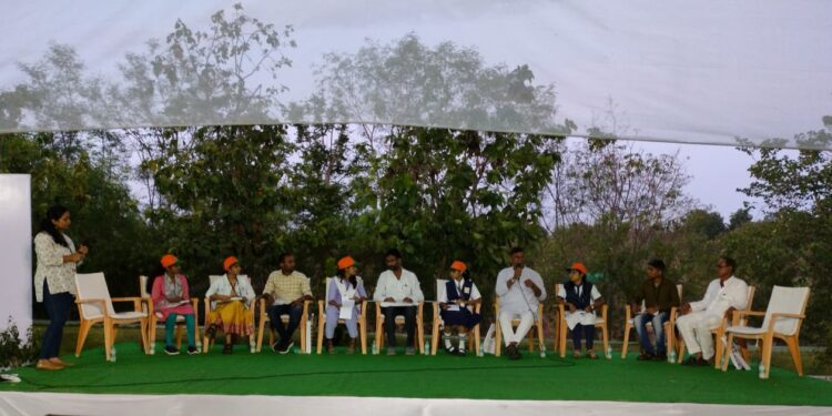 शेतीचे बाळकडू विद्यार्थ्यांना शिक्षणासह द्या