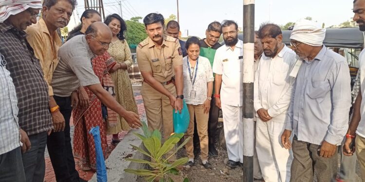 जागतिक पर्यावरण दिनानिमित्त मराठी प्रतिष्ठान तर्फे कालिका माता मंदिर परिसरात वृक्षारोपण