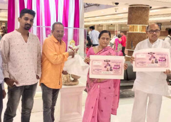 ‘वेगळं असं काहीतरी’ नाटकाच्या प्रवेशिकेचे उत्साहात झाले अनावरण ! 