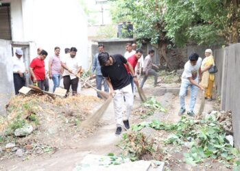 गांधी रिसर्च फाऊंडेशनची जिल्हा न्यायालयात स्वच्छता मोहीम