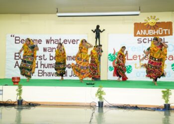 अनुभूती निवासी स्कूल मध्ये ‘फेशर्स डे’ साजरा