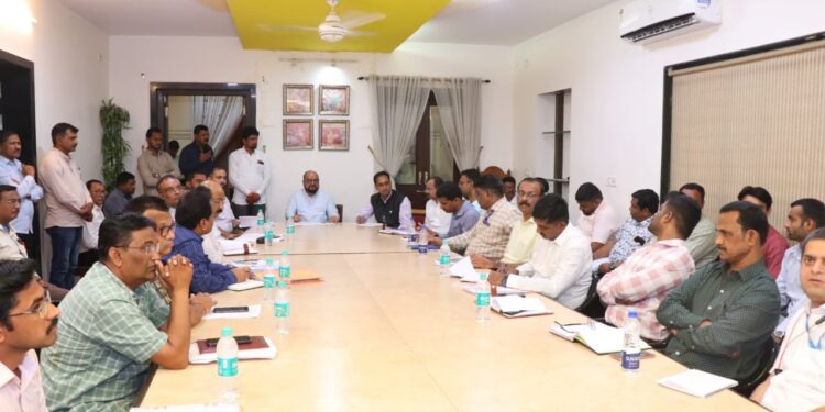 अतिक्रमित घरे शासकीय नियमानुसार नियमित करण्यासाठी प्रस्ताव सादर करण्याचे निर्देश !