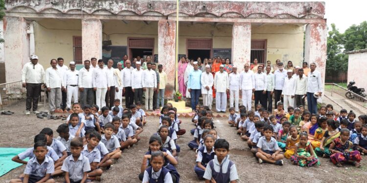 डांगर बुद्रुक येथे सत्कार सैनिकांचा यात १७ सैनिक बांधवांचा सहकुटुंब गौरव