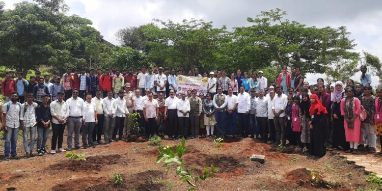 जुन्नर वन विभागातील १०० वी देवराई वनविभाग, जैन ठिबक, सह्याद्री गिरिभ्रमणचा पुढाकार