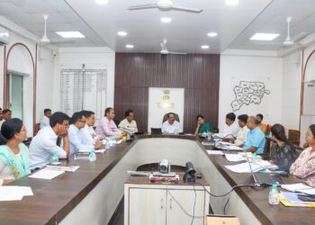 जिल्ह्यातील धरणांमध्ये उपलब्ध पाण्याचा काटकसरीने वापर करा