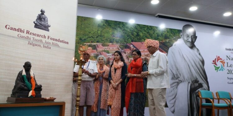 महात्मा गांधीजींचे नेतृत्व म्हणजे मानवी सभ्यतेचे भविष्य – डॉ. के. बी. पाटील