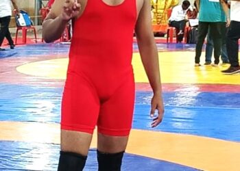 ग्रीको रोमन कुस्तीप्रकारात हर्षित झेंडे प्रथम