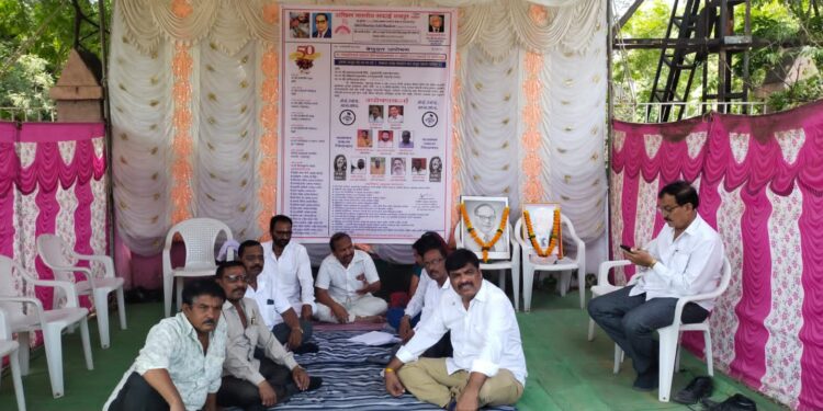 सामाजिक न्याय विभागाचे जितेंद्र अरुण भाई चांगरे यांची उपोषण स्थळी भेट