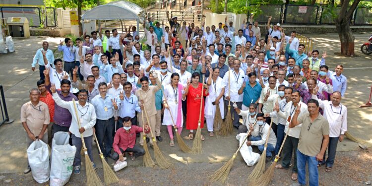 जैन इरिगेशनच्या सहकाऱ्यांकडून ‘स्वच्छांजली’ द्वारे महात्मा गांधीजींना आदरांजली