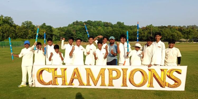 जळगाव ग्रामीण मधून अनुभूती निवासी स्कूलचा क्रिकेट संघ विजयी