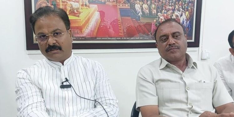 खडसेंच्या पत्रामुळेच शेतकरी विम्यापासुन वंचित