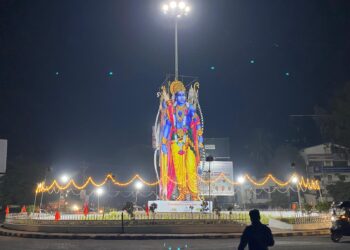 जैन इरिगेशनतर्फे प्रभू श्रीराम प्राणप्रतिष्ठा सोहळ्यानिमित्त शास्त्री टॉवरवर ८० फुटांची श्रीराम यांची प्रतिमा