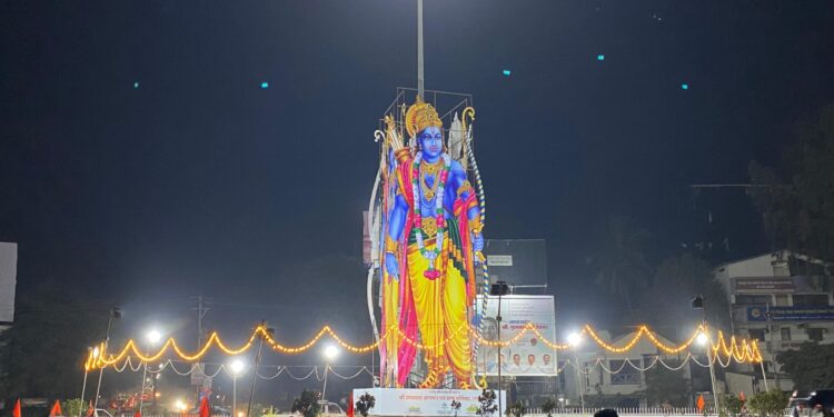 जैन इरिगेशनतर्फे प्रभू श्रीराम प्राणप्रतिष्ठा सोहळ्यानिमित्त शास्त्री टॉवरवर ८० फुटांची श्रीराम यांची प्रतिमा