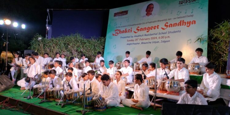 भक्ती संगीत संध्येतून भवरलाल जैन यांच्या गुणसंपदेचे प्रेरणादायी स्मरण